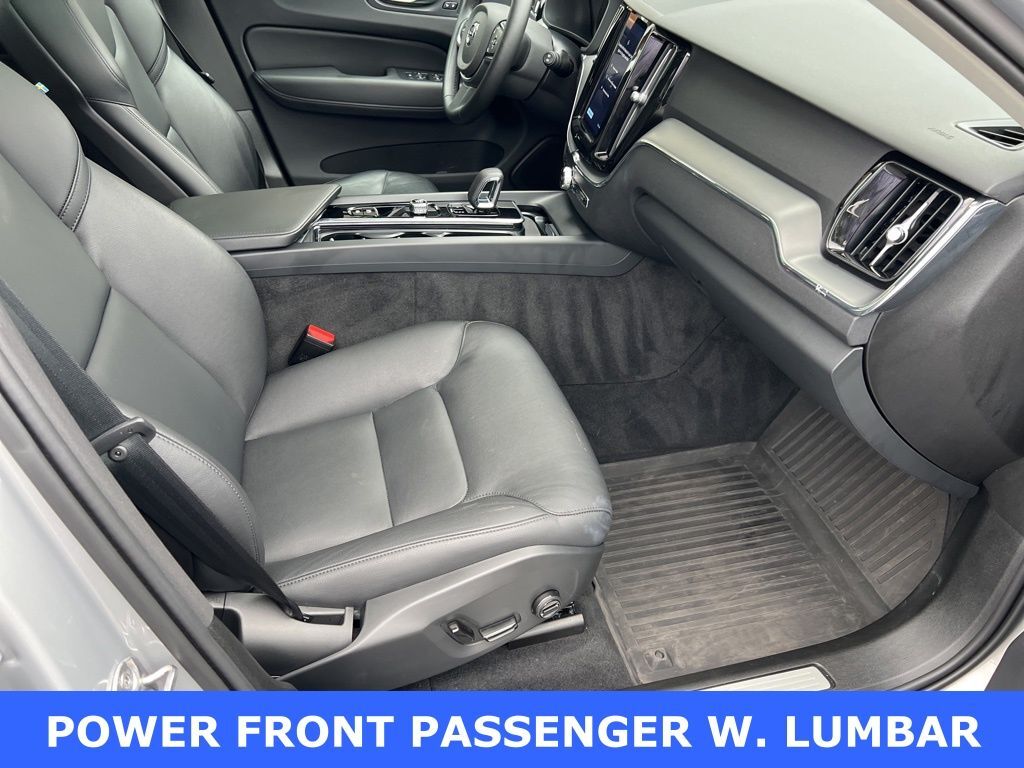 2024 Volvo XC60 B5 Core Mount Joy PA