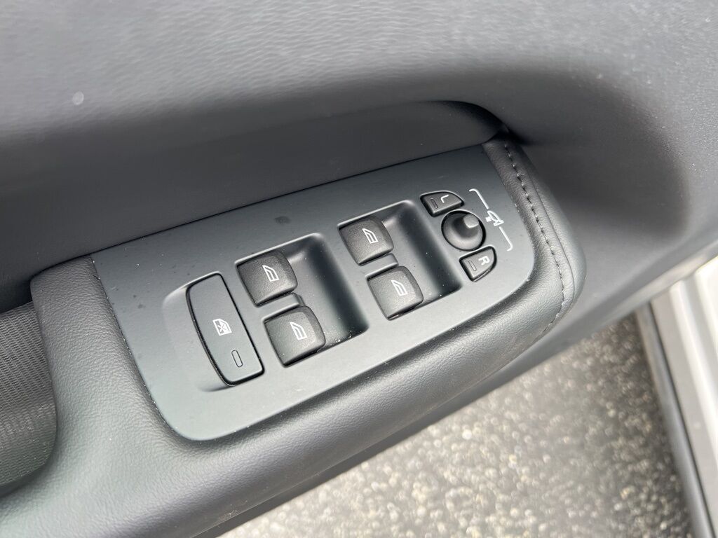 2024 Volvo XC60 B5 Core Mount Joy PA