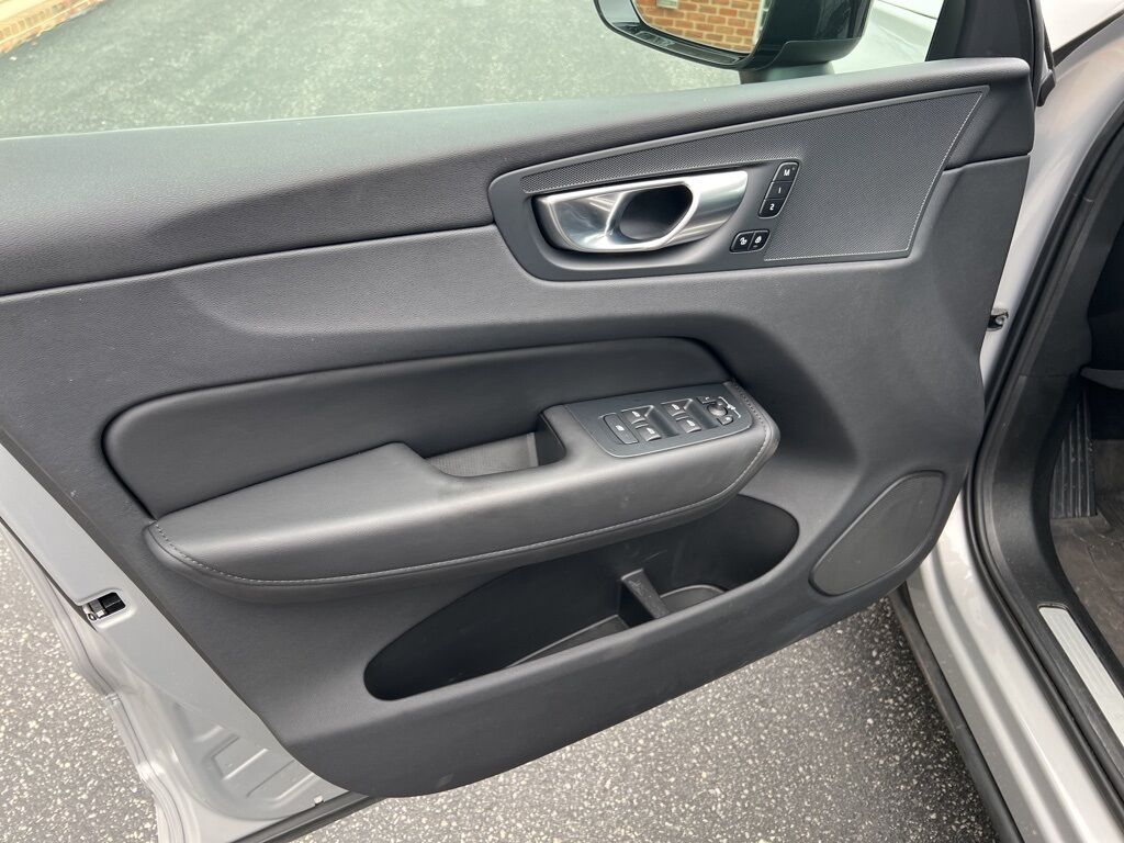 2024 Volvo XC60 B5 Core Mount Joy PA