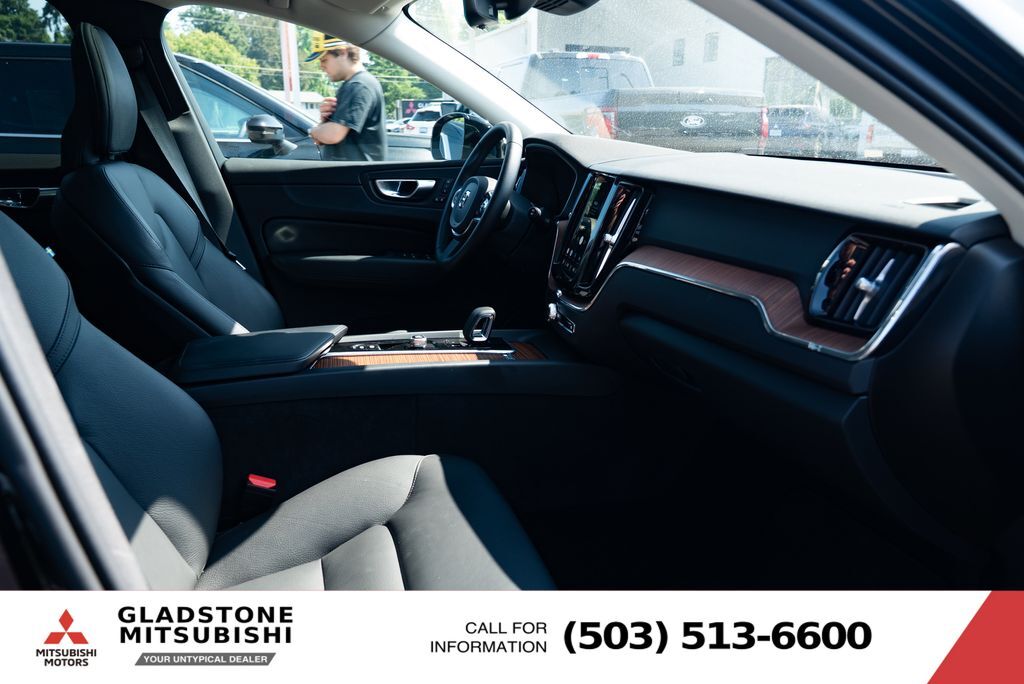 2024 Volvo XC60 B5 Plus Dark Theme Milwaukie OR