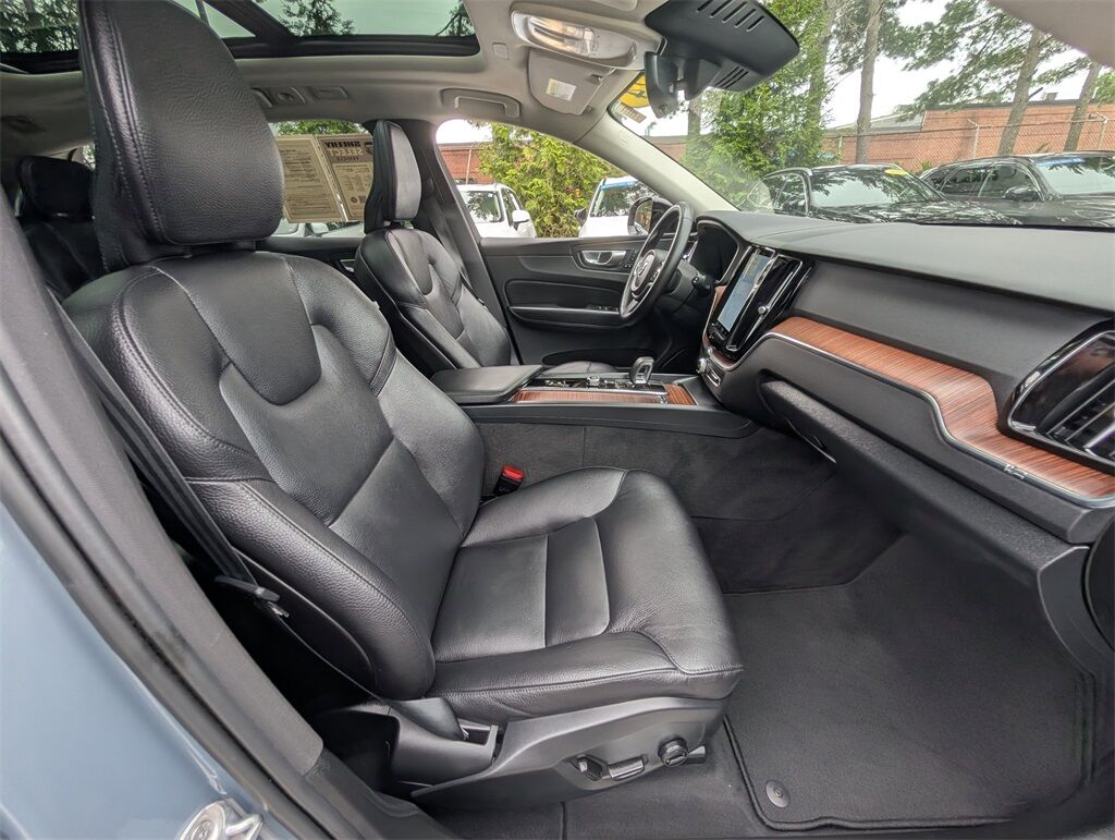 2024 Volvo XC60 B5 Plus Dark Theme Hunt Valley MD