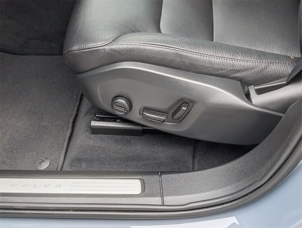 2024 Volvo XC60 B5 Plus Dark Theme Hunt Valley MD