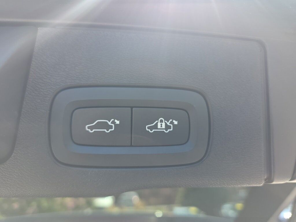 2024 Volvo XC60 B5 Plus Dark Theme Hunt Valley MD