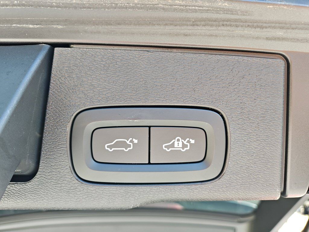2024 Volvo XC60 B5 Plus Dark Theme Hunt Valley MD