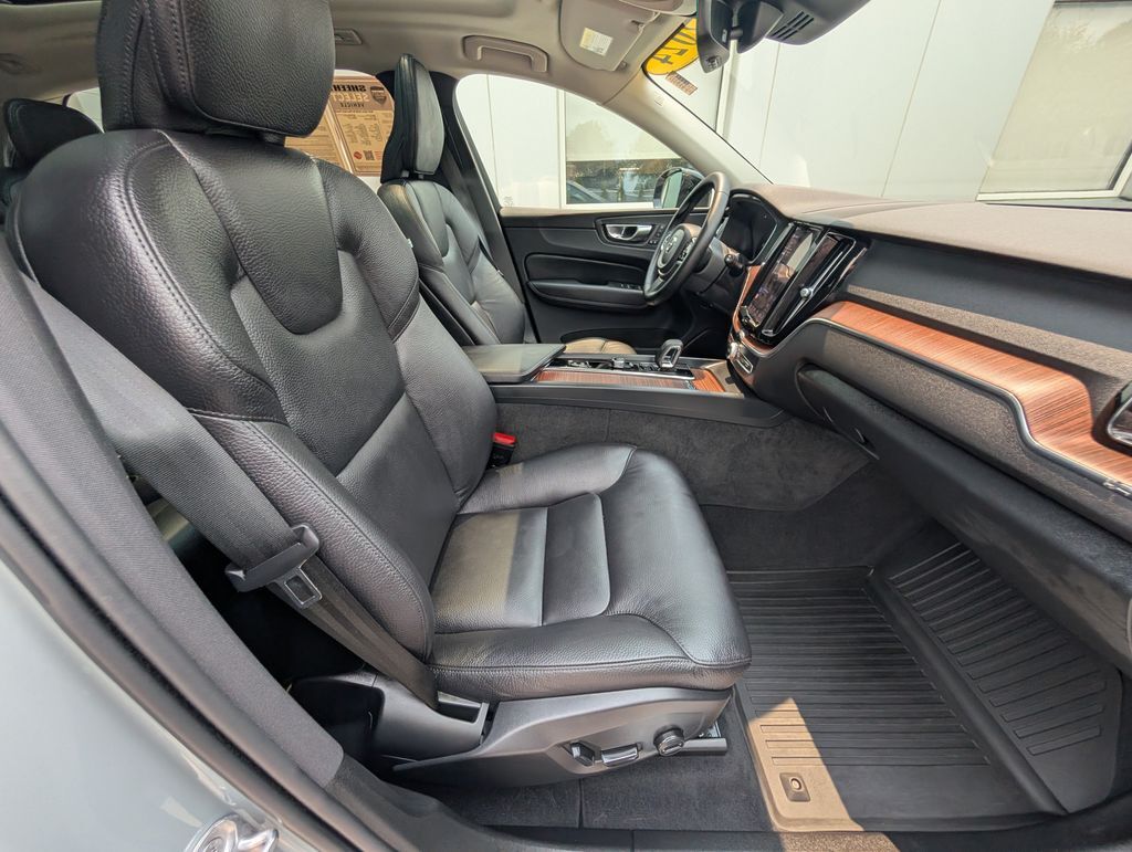 2024 Volvo XC60 B5 Plus Dark Theme Hunt Valley MD