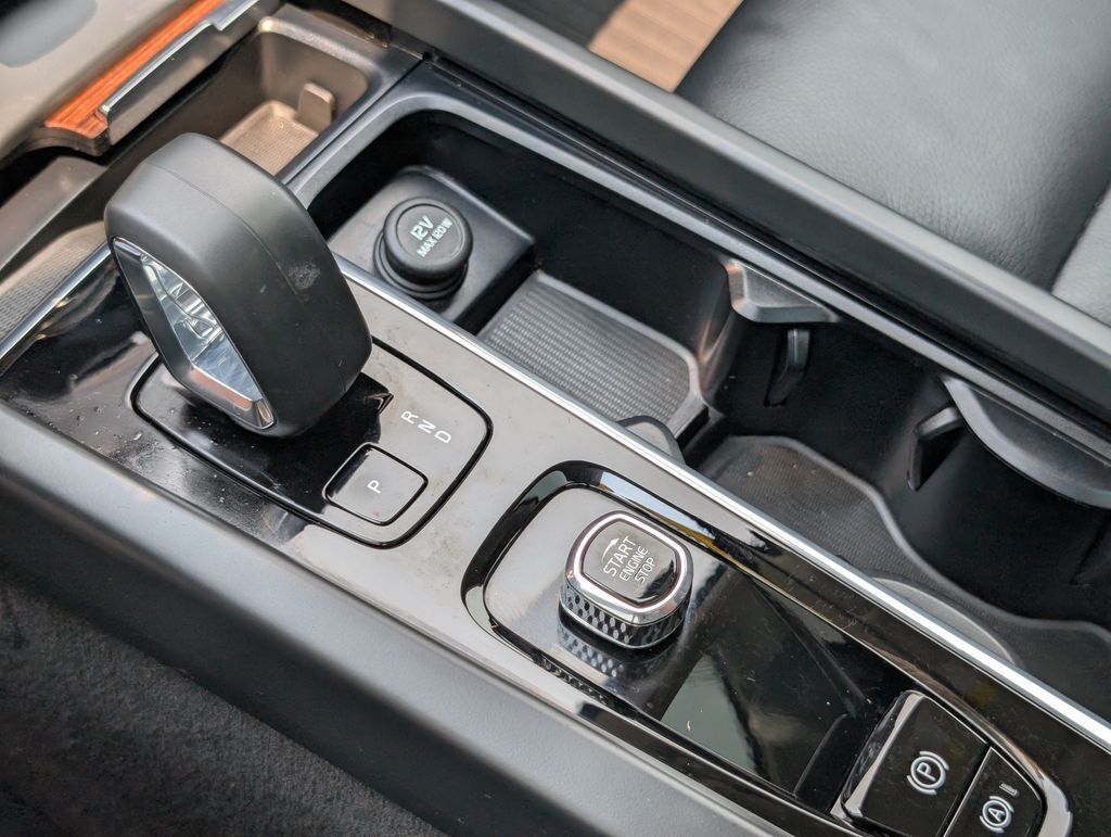2024 Volvo XC60 B5 Plus Dark Theme Hunt Valley MD
