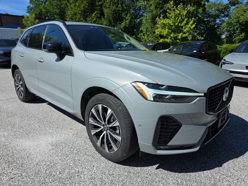2024 Volvo XC60 B5 Plus Dark Theme