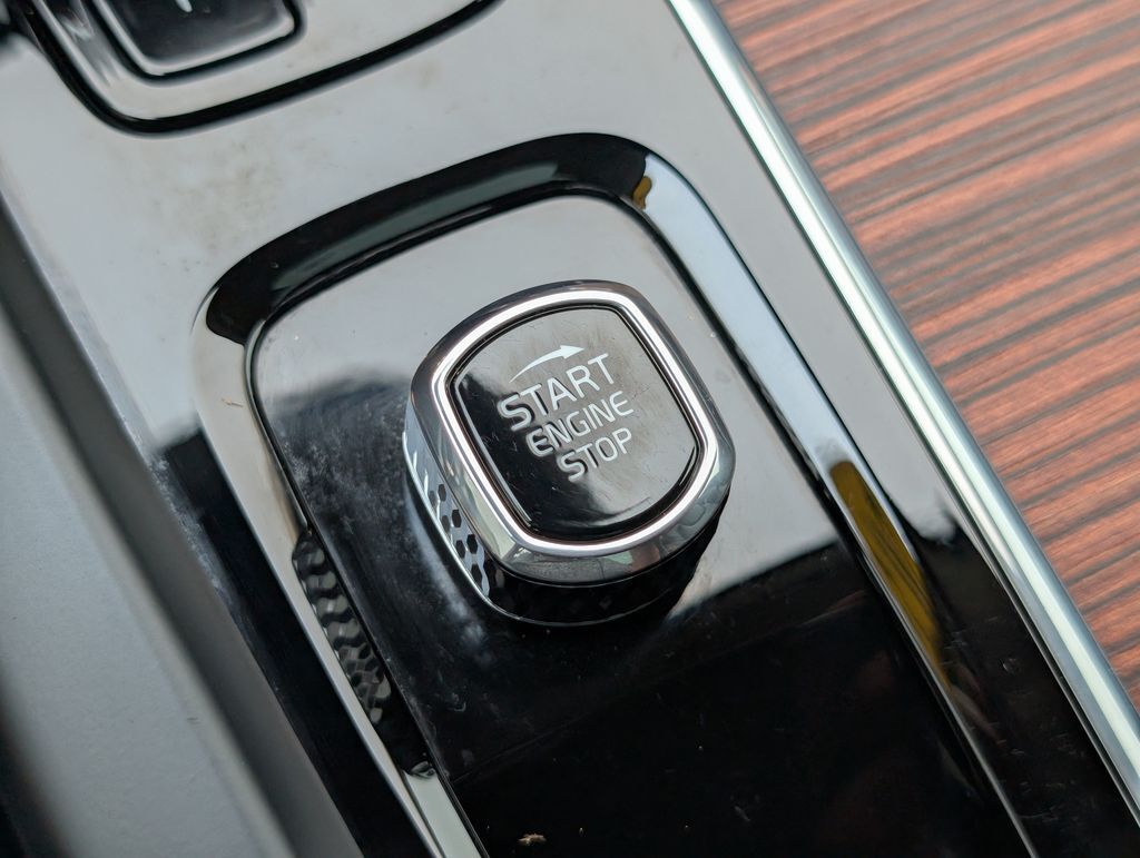 2024 Volvo XC60 B5 Plus Dark Theme Hunt Valley MD
