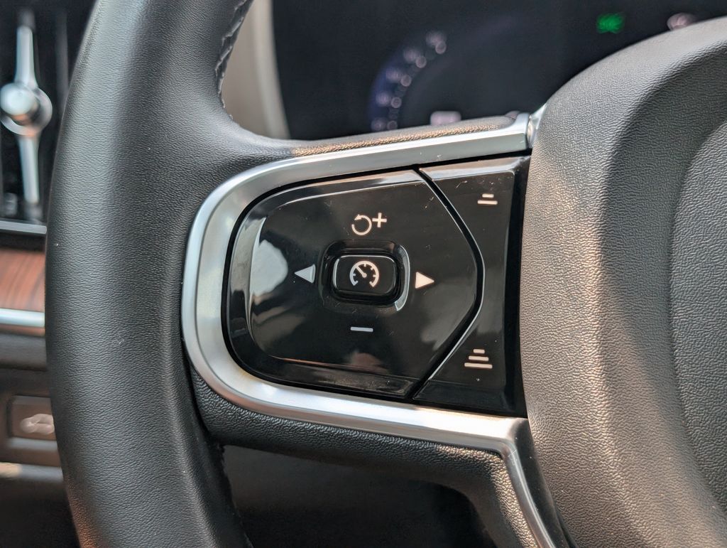 2024 Volvo XC60 B5 Plus Dark Theme Hunt Valley MD