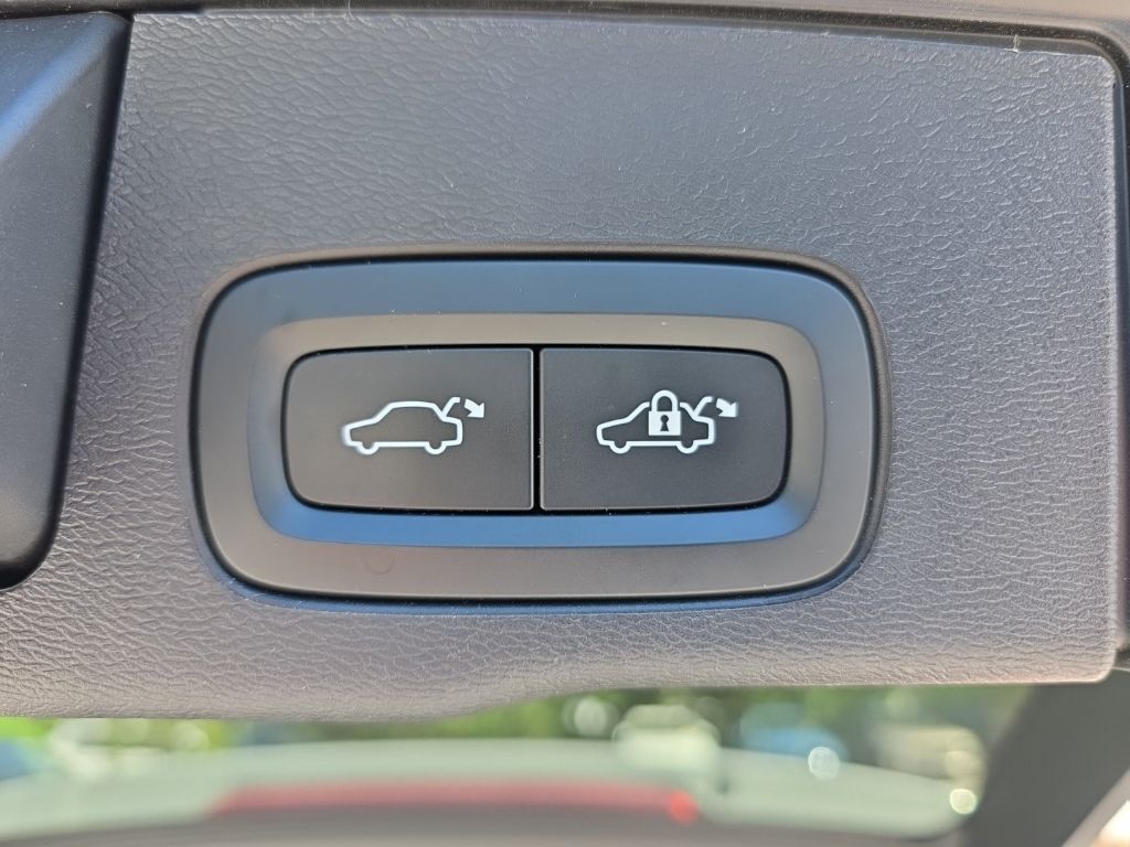 2024 Volvo XC60 B5 Plus Dark Theme Hunt Valley MD
