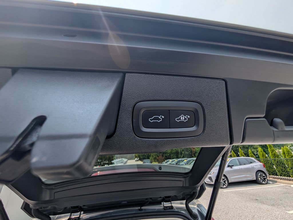 2024 Volvo XC60 B5 Plus Dark Theme Hunt Valley MD