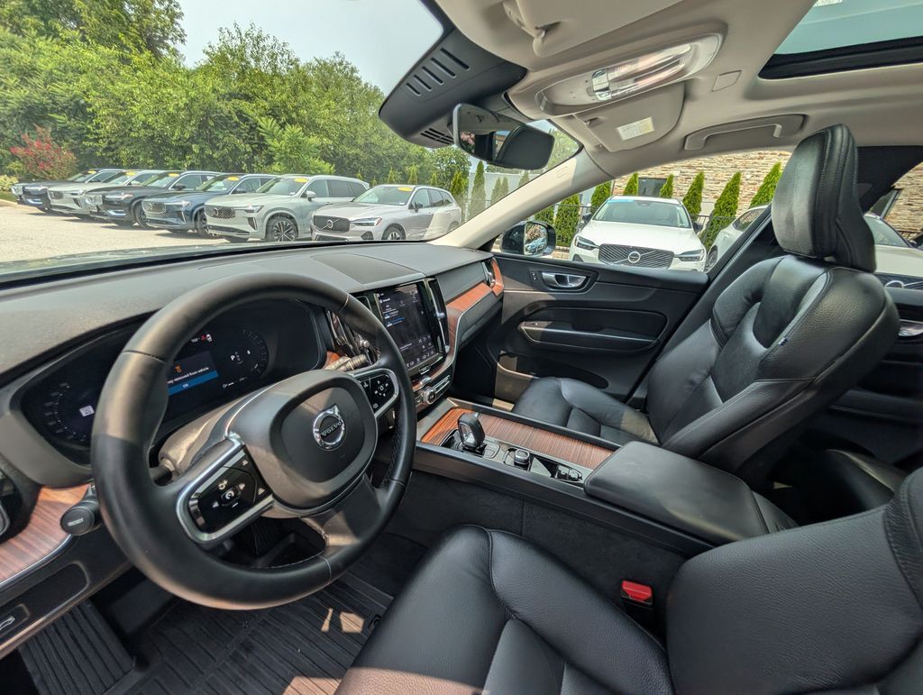 2024 Volvo XC60 B5 Plus Dark Theme Hunt Valley MD