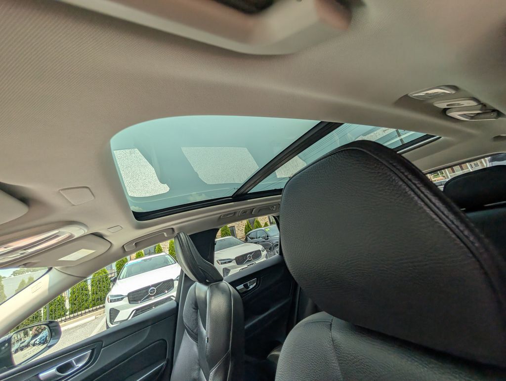 2024 Volvo XC60 B5 Plus Dark Theme Hunt Valley MD