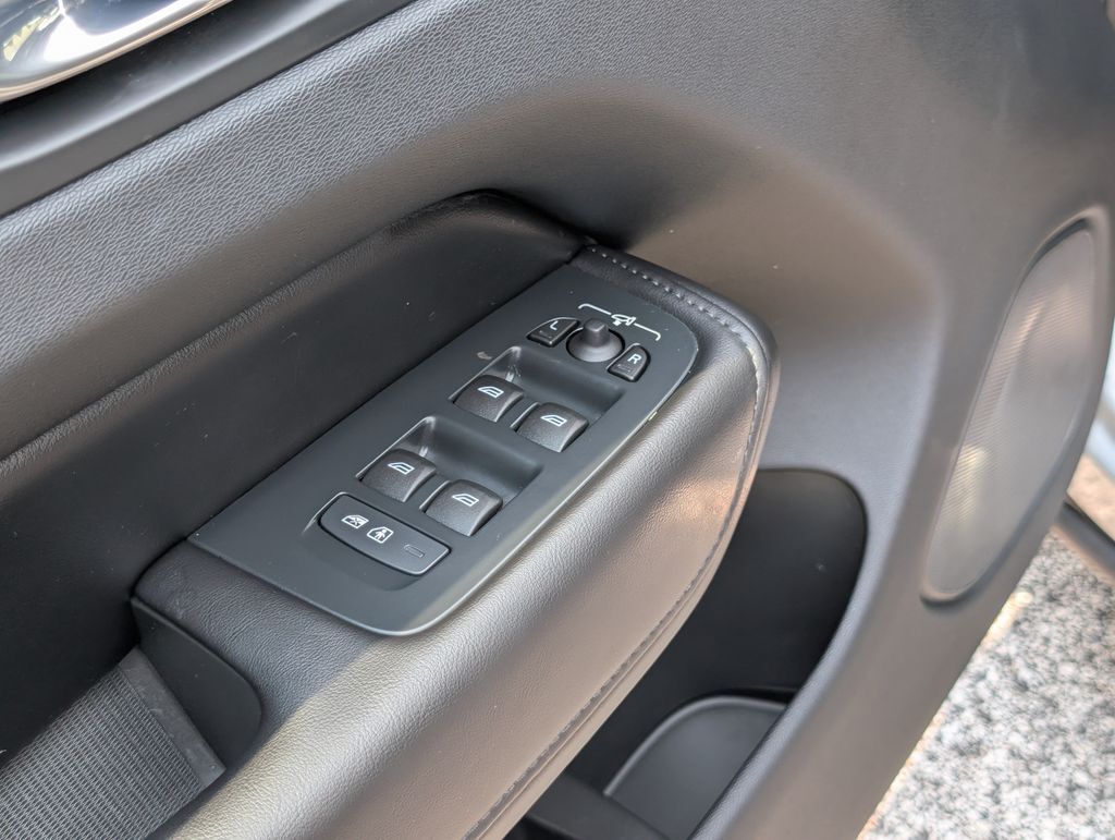 2024 Volvo XC60 B5 Plus Dark Theme Hunt Valley MD