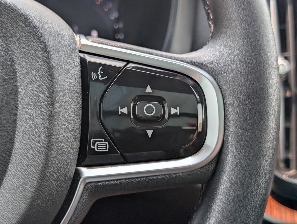 2024 Volvo XC60 B5 Plus Dark Theme Hunt Valley MD