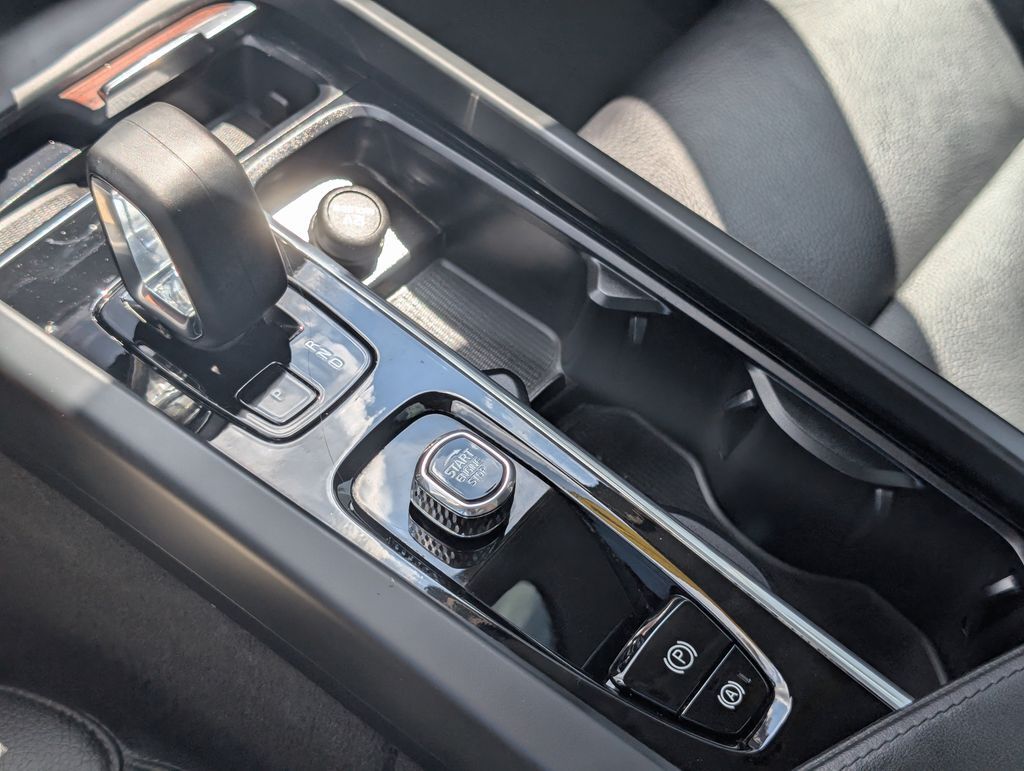 2024 Volvo XC60 B5 Plus Dark Theme Hunt Valley MD