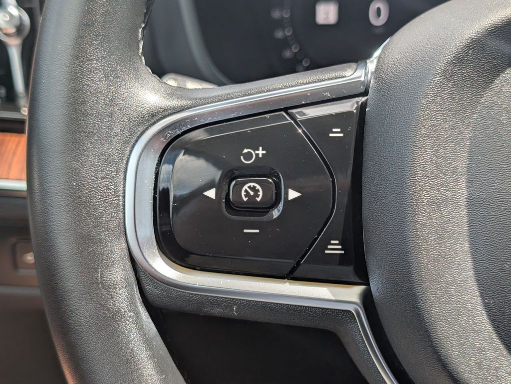 2024 Volvo XC60 B5 Plus Dark Theme Hunt Valley MD