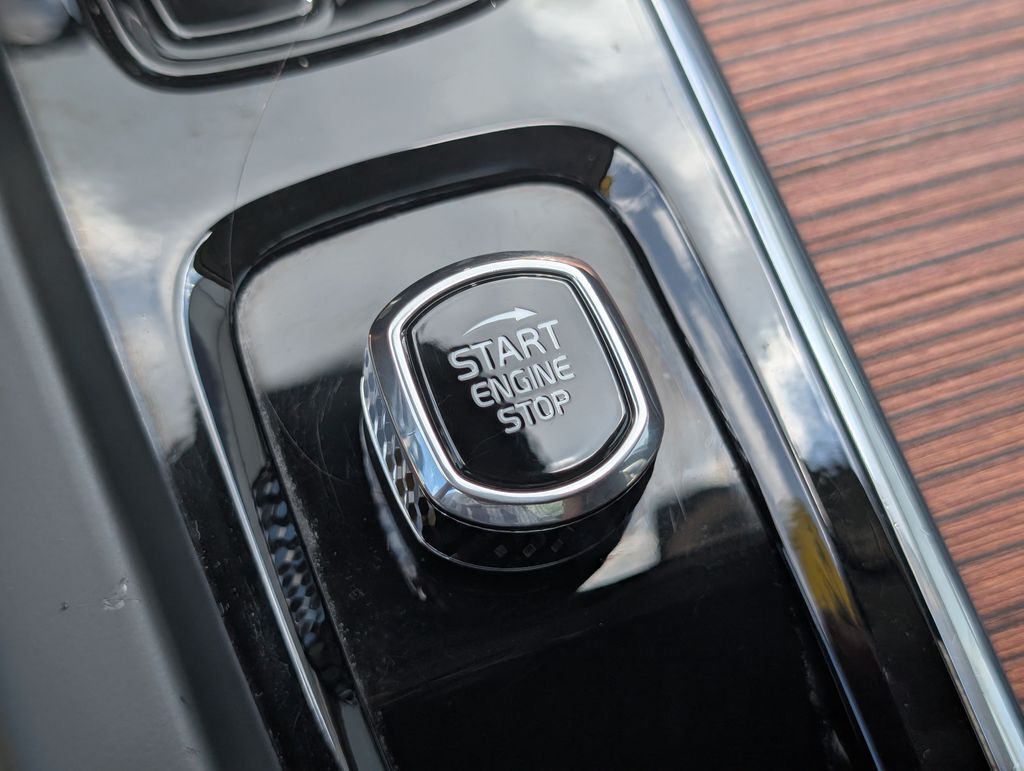 2024 Volvo XC60 B5 Plus Dark Theme Hunt Valley MD
