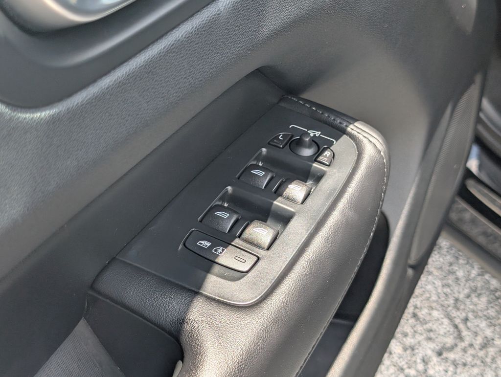 2024 Volvo XC60 B5 Plus Dark Theme Hunt Valley MD