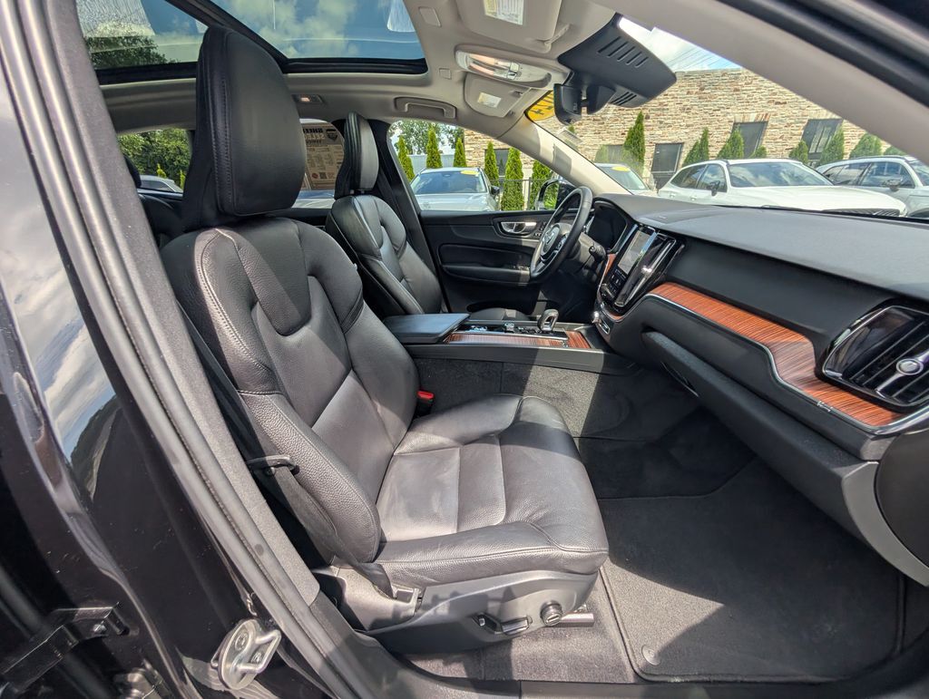 2024 Volvo XC60 B5 Plus Dark Theme Hunt Valley MD