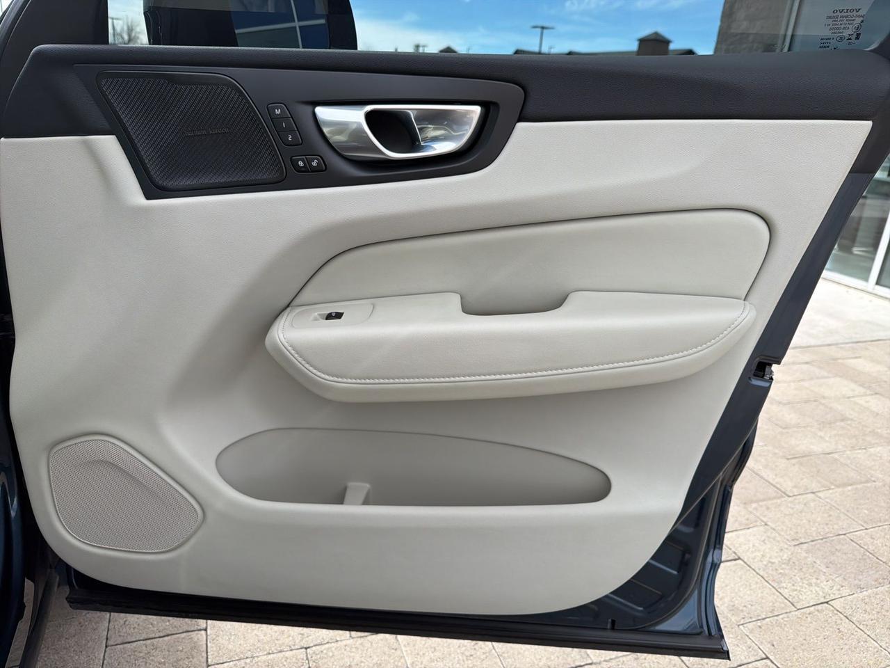 2024 Volvo XC60 B5 Ultimate Dark Theme Bend OR