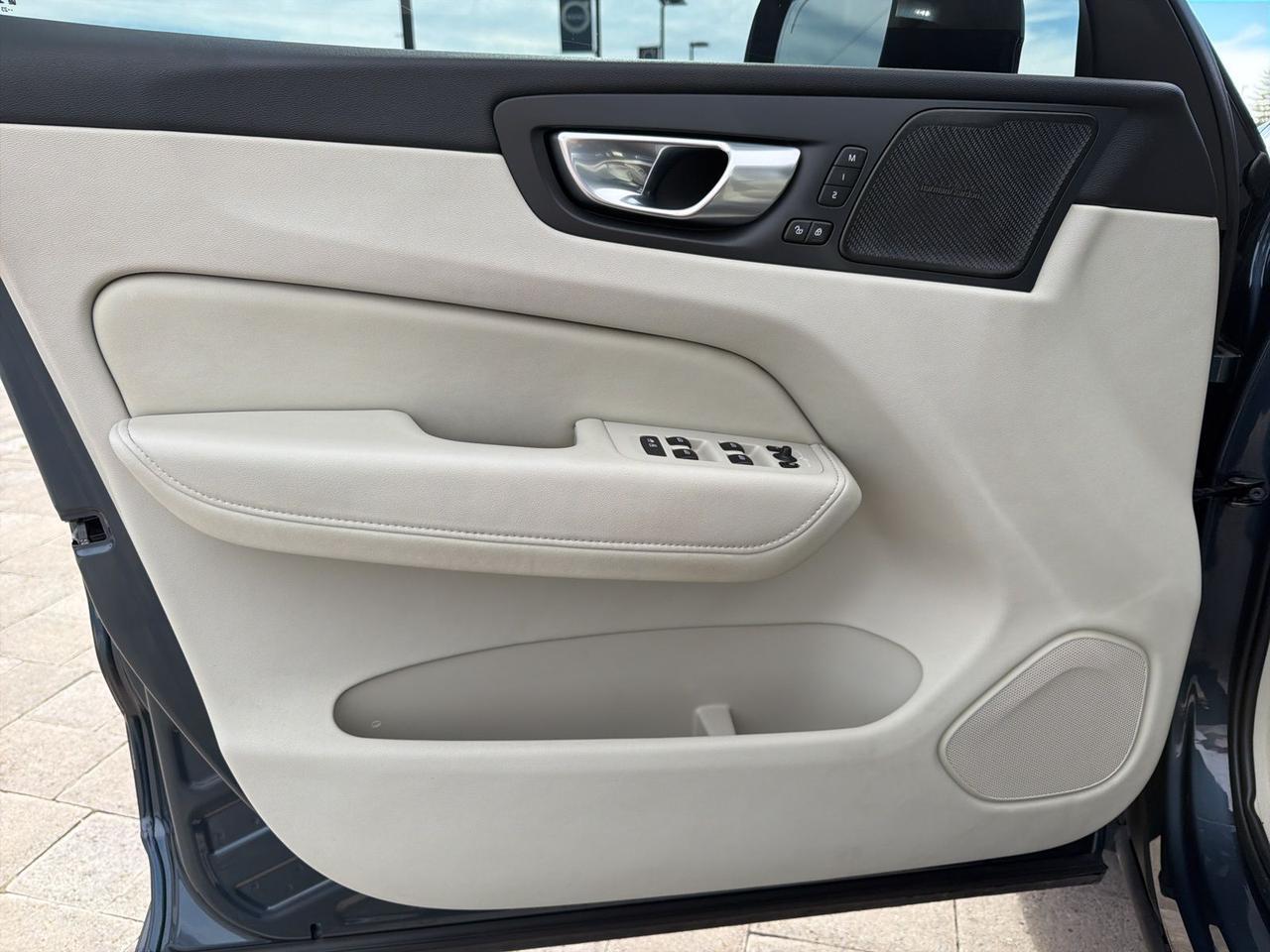 2024 Volvo XC60 B5 Ultimate Dark Theme Bend OR