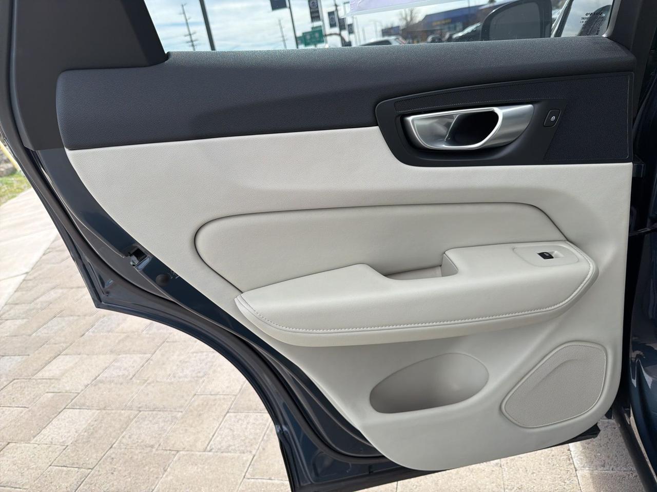 2024 Volvo XC60 B5 Ultimate Dark Theme Bend OR