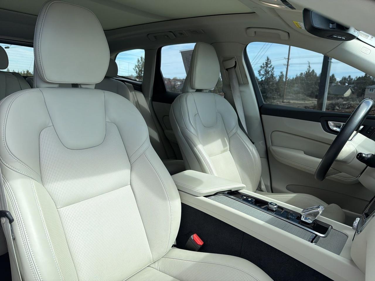 2024 Volvo XC60 B5 Ultimate Dark Theme Bend OR