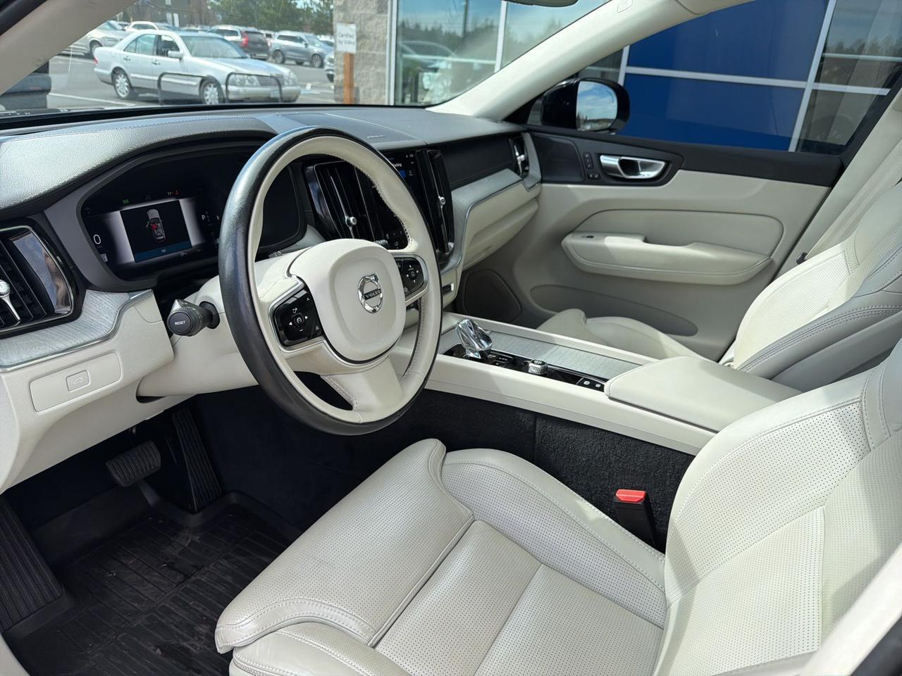 2024 Volvo XC60 B5 Ultimate Dark Theme Bend OR