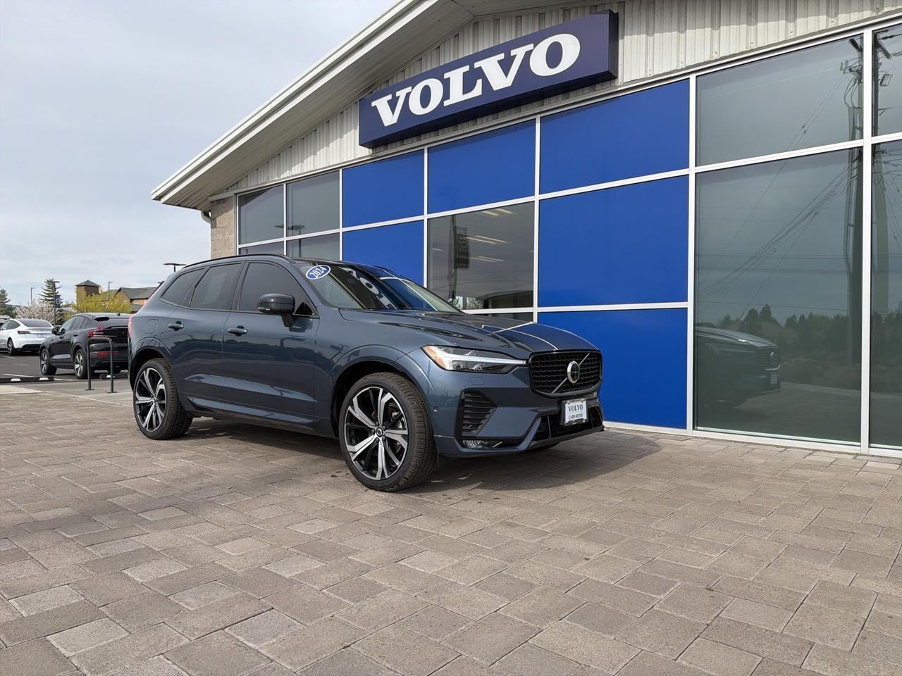 2024 Volvo XC60 B5 Ultimate Dark Theme