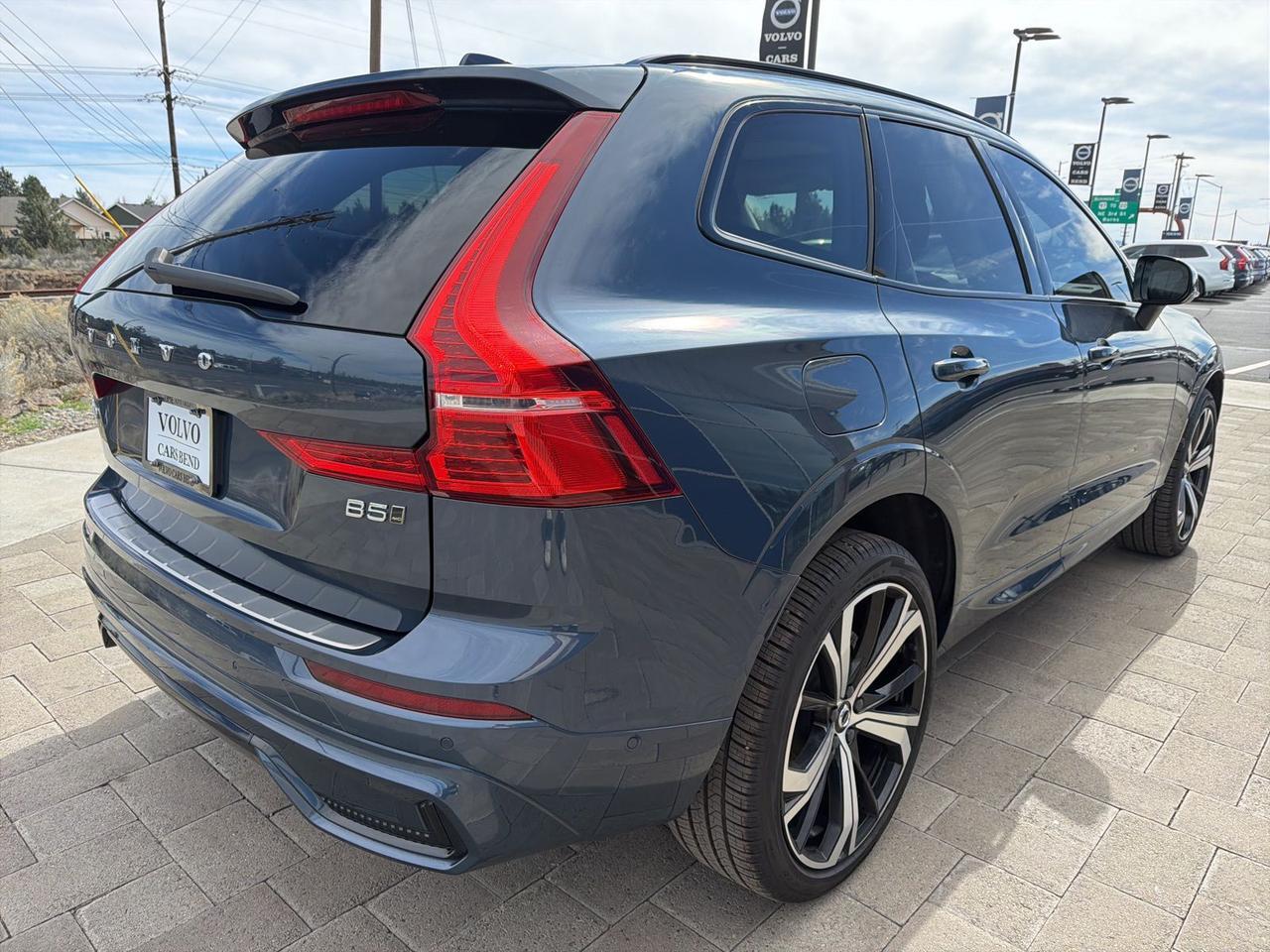 2024 Volvo XC60 B5 Ultimate Dark Theme Bend OR