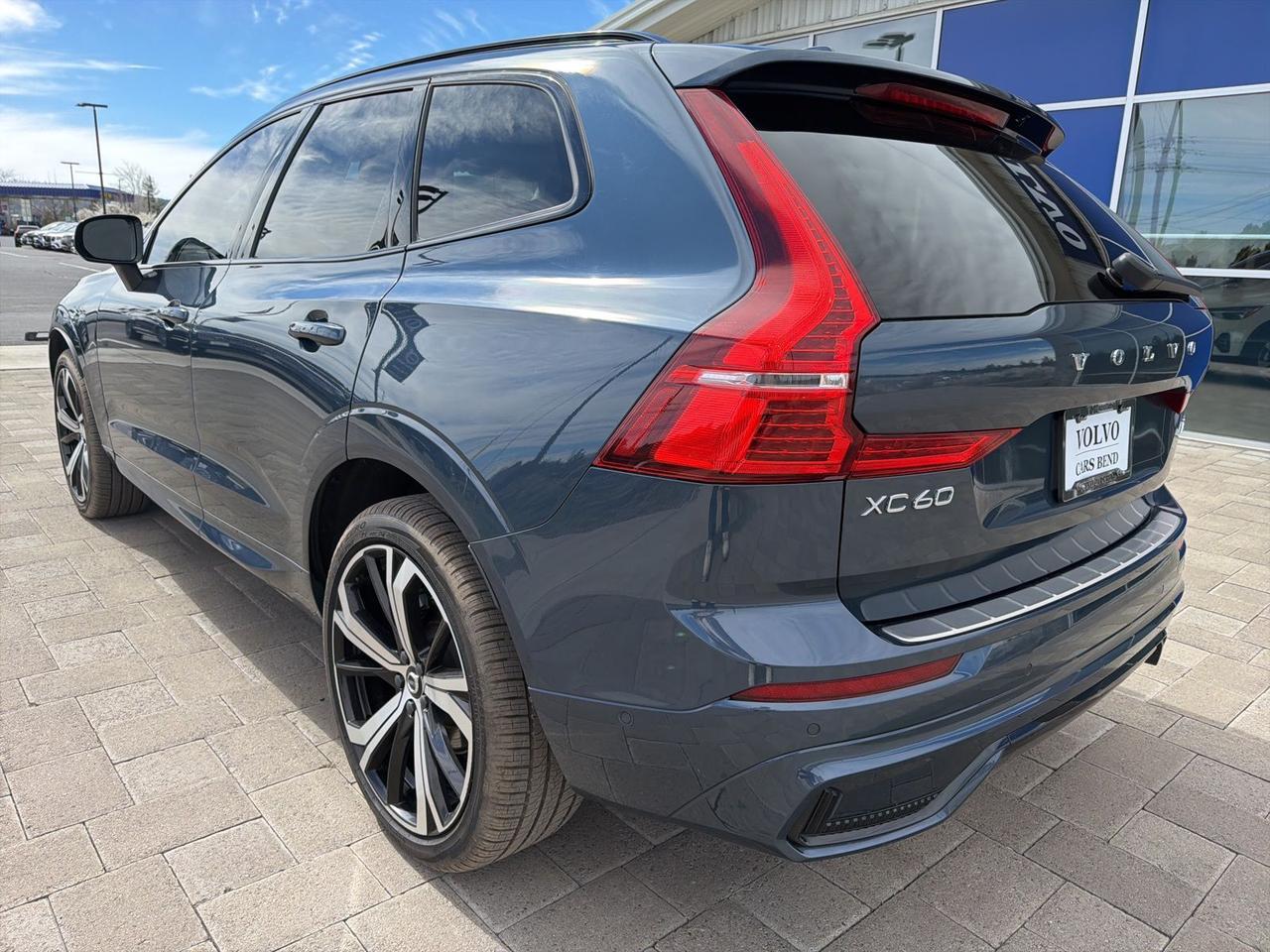 2024 Volvo XC60 B5 Ultimate Dark Theme Bend OR