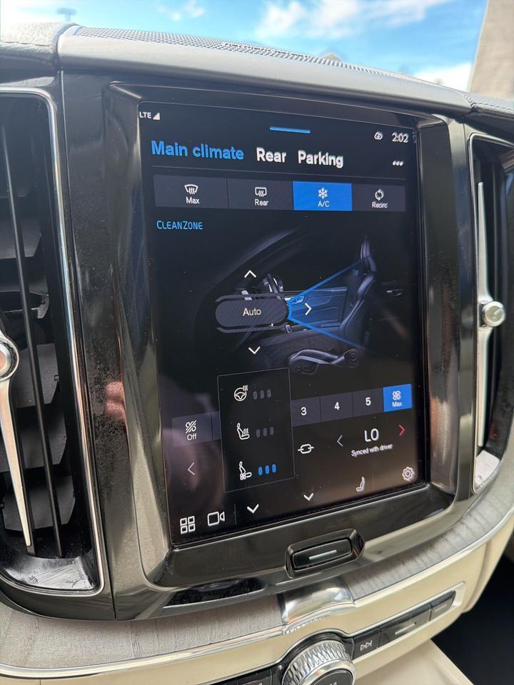 2024 Volvo XC60 B5 Ultimate Dark Theme Bend OR