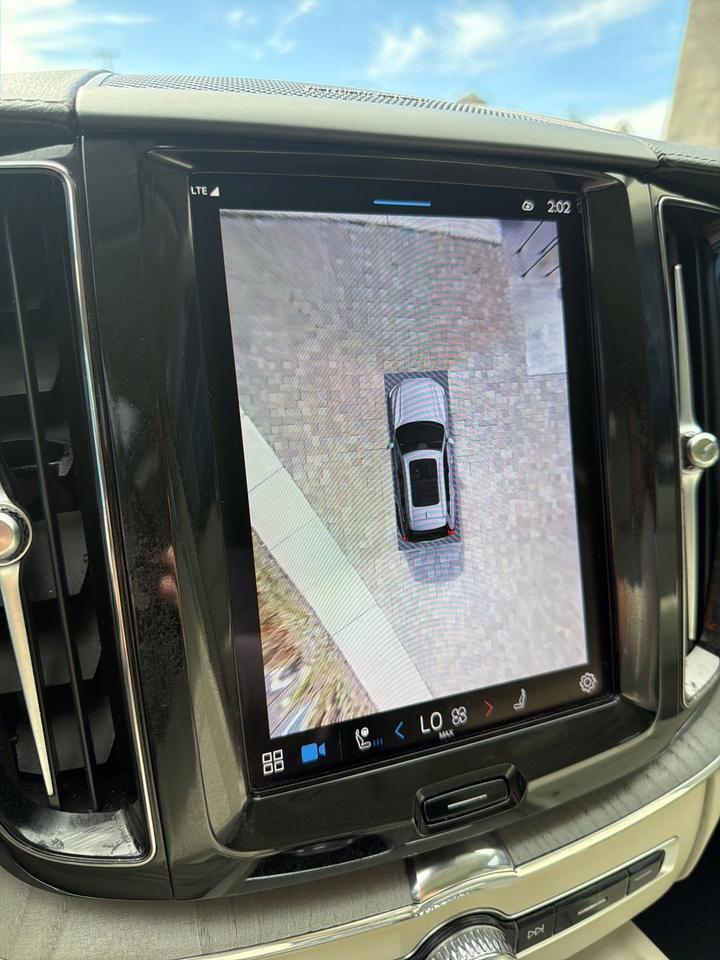 2024 Volvo XC60 B5 Ultimate Dark Theme Bend OR