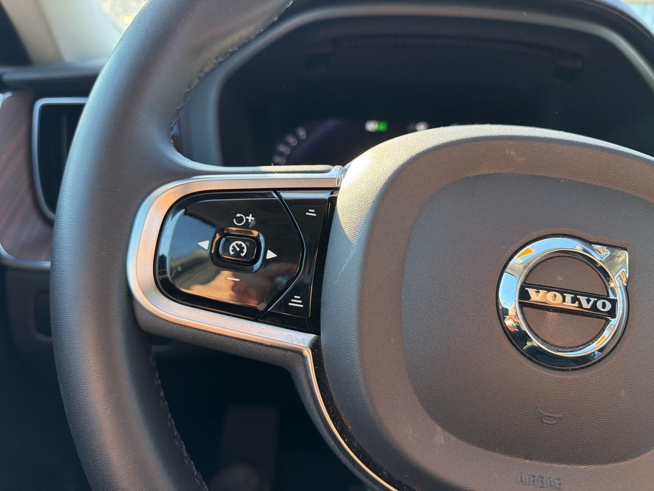 2024 Volvo XC60 B5 Ultimate Dark Theme Gaithersburg MD