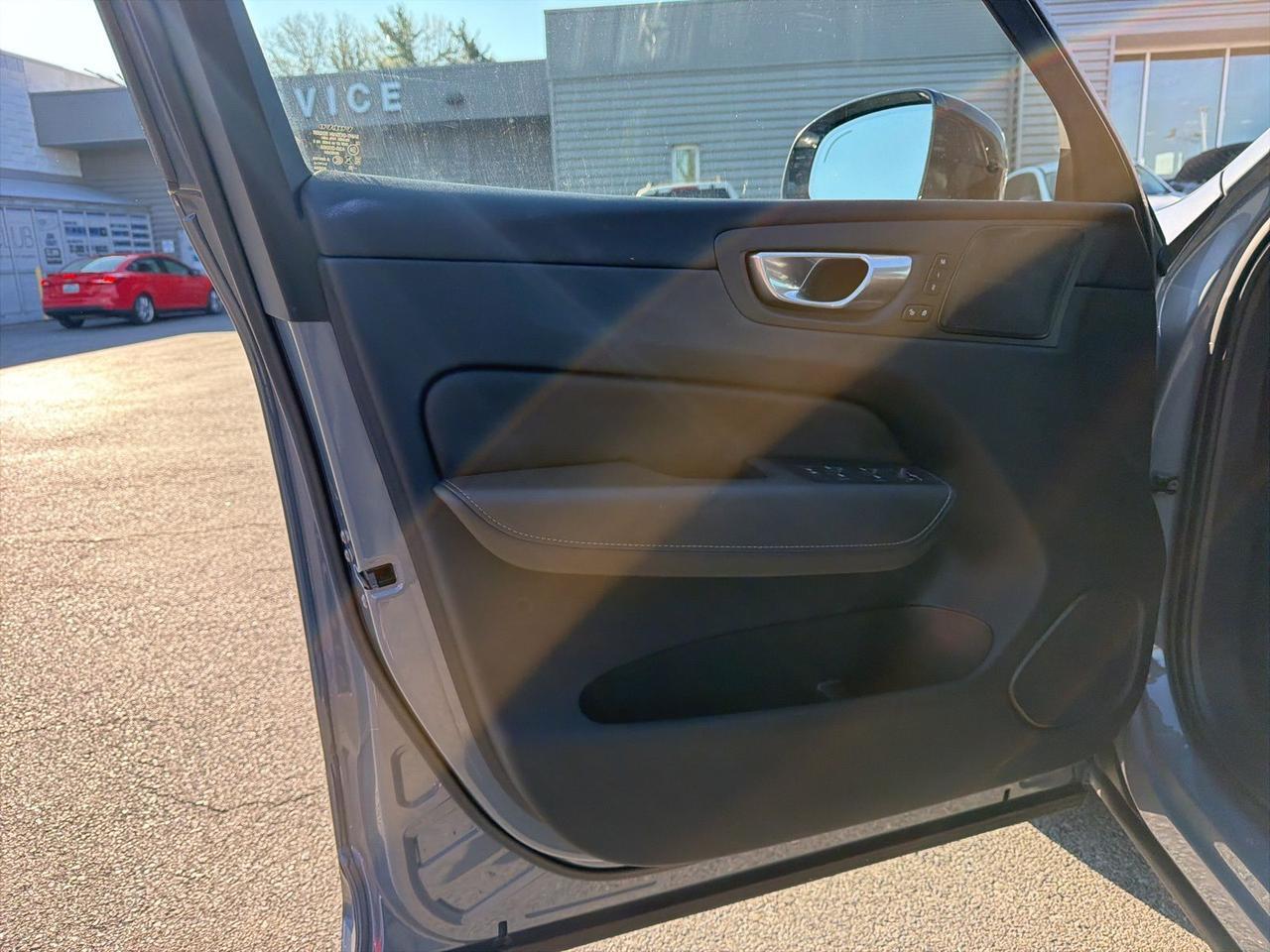 2024 Volvo XC60 B5 Ultimate Dark Theme Gaithersburg MD