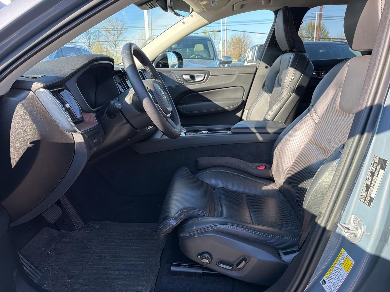 2024 Volvo XC60 B5 Ultimate Dark Theme Gaithersburg MD