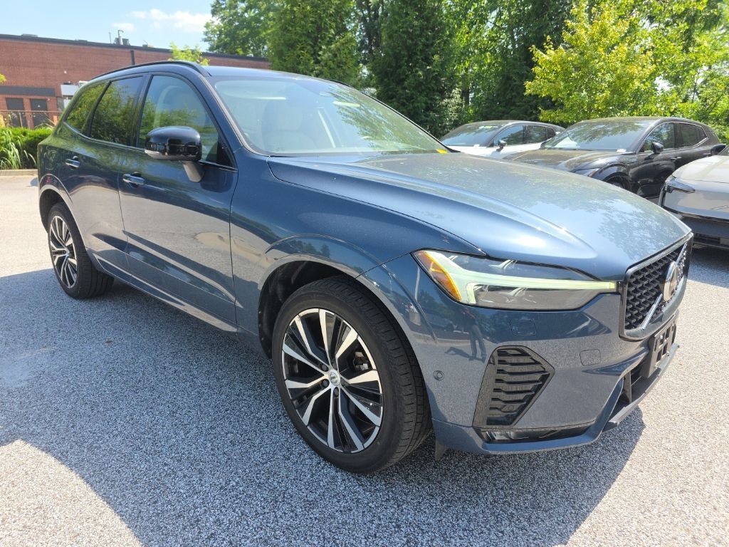 2024 Volvo XC60 B5 Ultimate Dark Theme