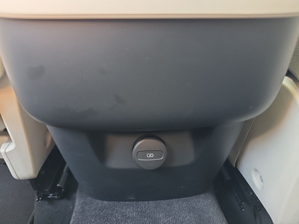2024 Volvo XC60 B5 Ultimate Dark Theme Hunt Valley MD