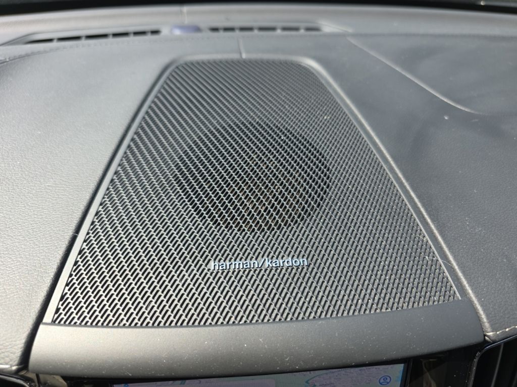2024 Volvo XC60 B5 Ultimate Dark Theme Hunt Valley MD