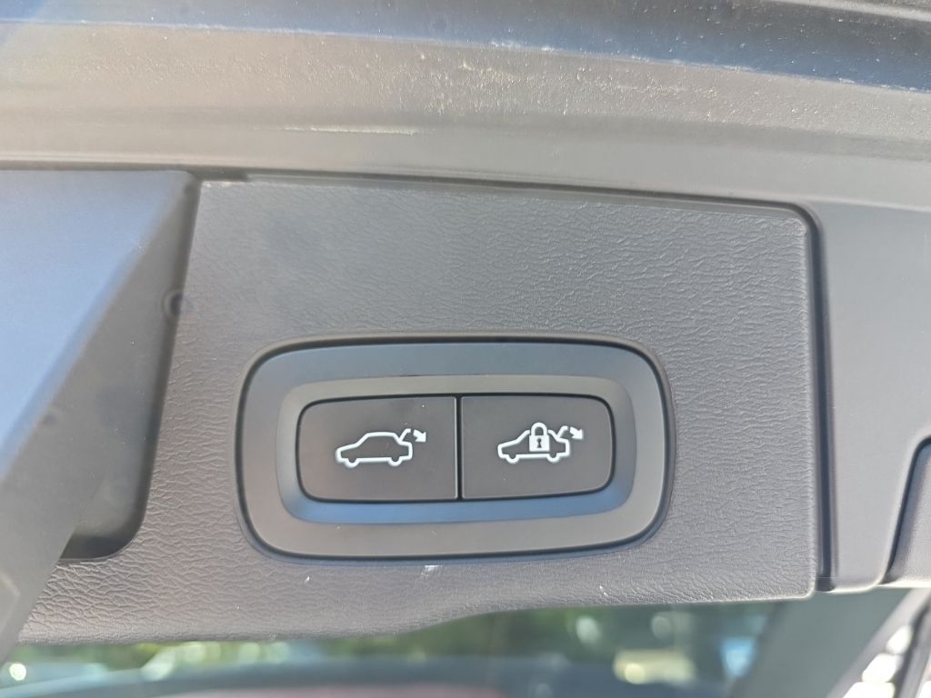 2024 Volvo XC60 B5 Ultimate Dark Theme Hunt Valley MD