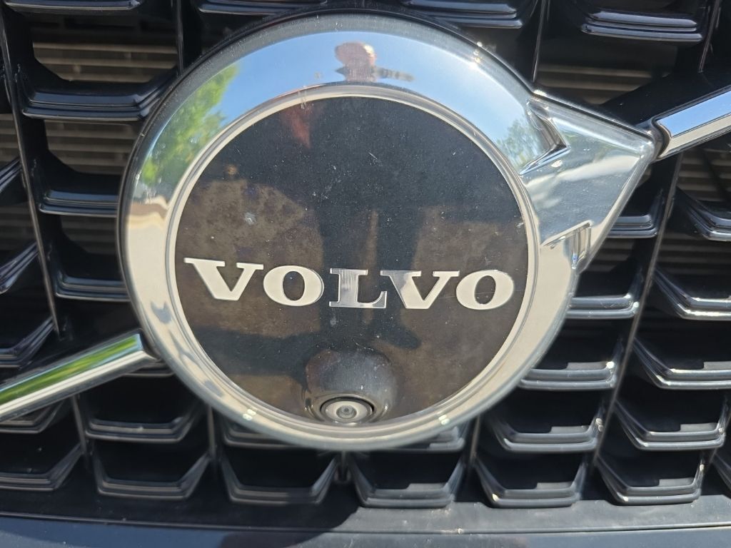 2024 Volvo XC60 B5 Ultimate Dark Theme Hunt Valley MD