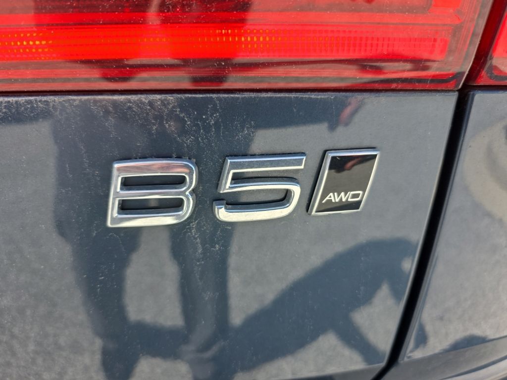 2024 Volvo XC60 B5 Ultimate Dark Theme Hunt Valley MD