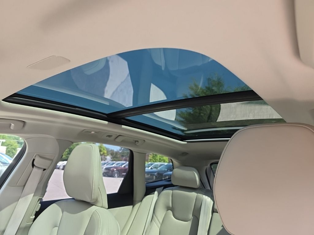 2024 Volvo XC60 B5 Ultimate Dark Theme Hunt Valley MD
