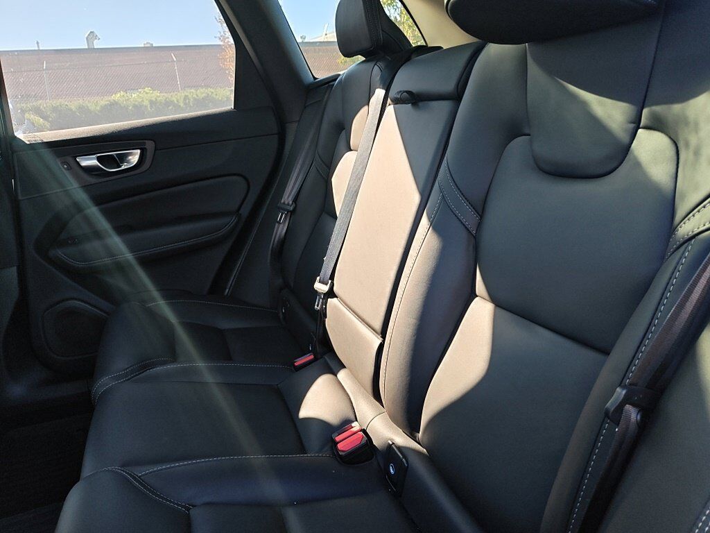 2024 Volvo XC60 B5 Ultimate Dark Theme Hunt Valley MD