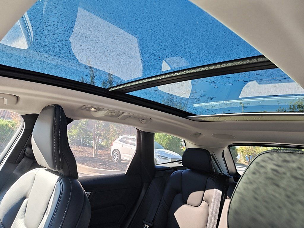2024 Volvo XC60 B5 Ultimate Dark Theme Hunt Valley MD