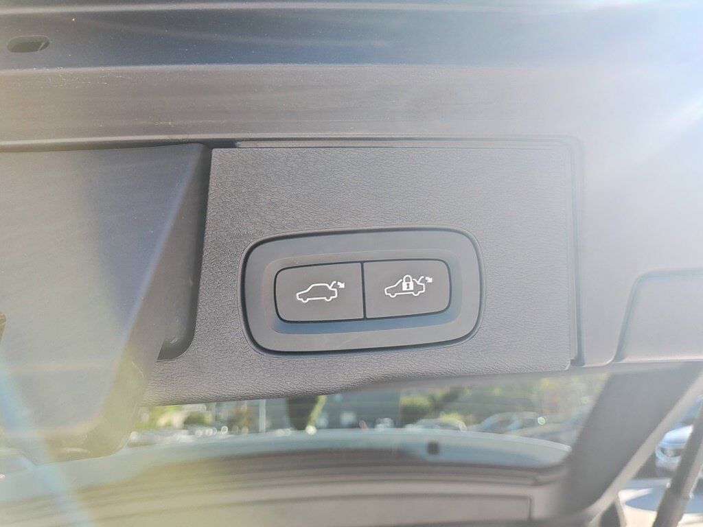 2024 Volvo XC60 B5 Ultimate Dark Theme Hunt Valley MD