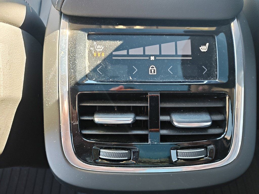 2024 Volvo XC60 B5 Ultimate Dark Theme Hunt Valley MD