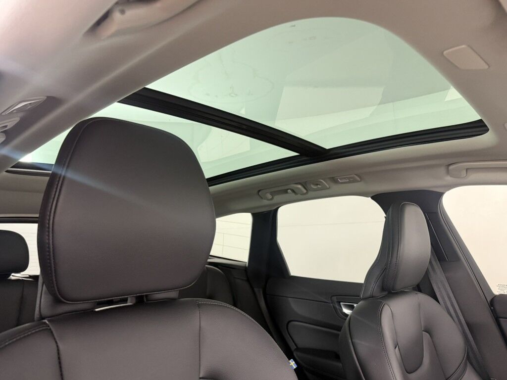 2024 Volvo XC60 Core Dark Theme AWD Maumee OH