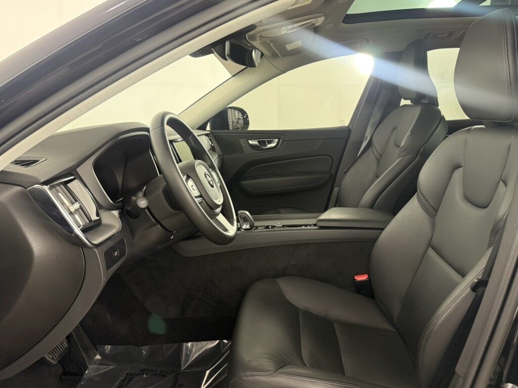2024 Volvo XC60 Core Dark Theme AWD Maumee OH